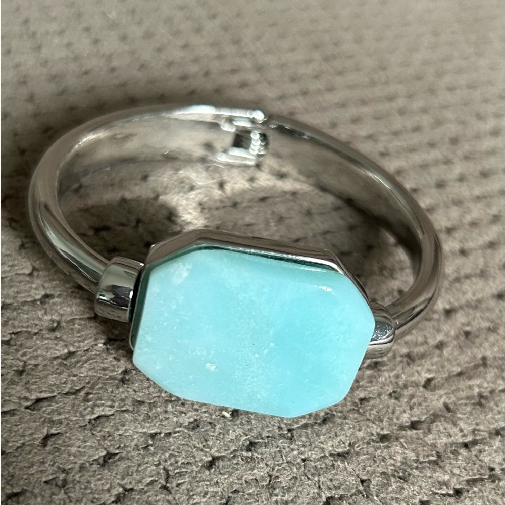 Beautiful Turquoise Stone in Silver Hinged Bangle Bracelet